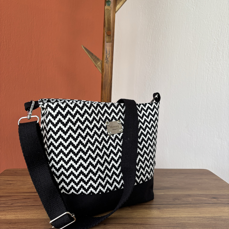 Zigzag Noir – Midi Bag